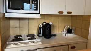 Unclassified image, 4 of 14, button - Cozy Apartment in Méribel - 2 Bedrooms, Balcony and Ski-in/Ski-out Access, WIFI (Méribel)