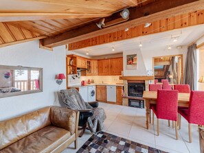 TV, fireplace - 4-room cabin apartment for 6 in Méribel, near slopes (Méribel)