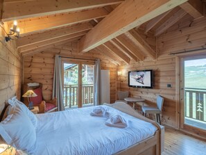 6 bedrooms, free WiFi, bed sheets