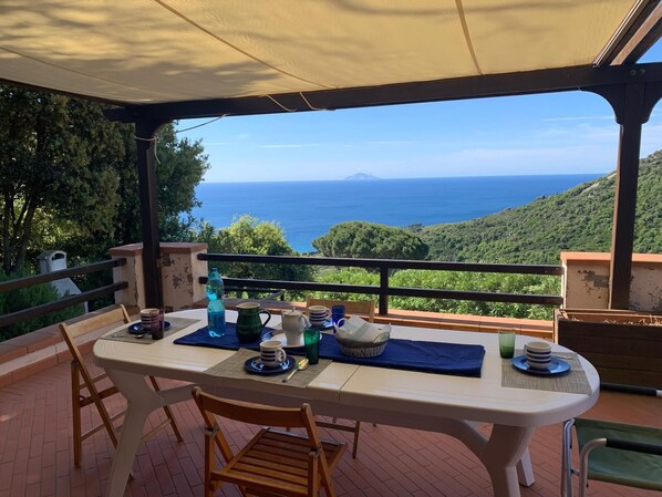 Outdoor dining - ADELE 1 - Apartment in quiet tri-family villa among holm oaks and pines (Toscana)