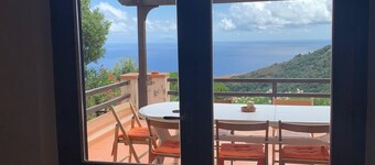 ADELE 1 - Apartment in quiet tri-family villa among holm oaks and pines
