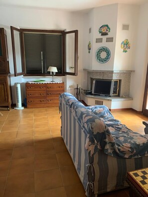 Living area - ADELE 1 - Apartment in quiet tri-family villa among holm oaks and pines (Toscana)