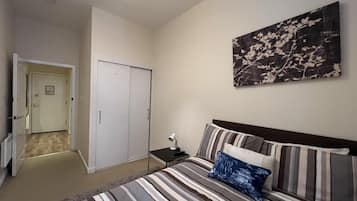 Apartment | 4 bedrooms, iron/ironing board, free WiFi, bed sheets