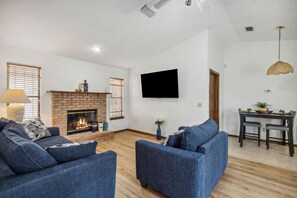 Télévision, cheminée