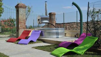 Hồ bơi ngoài trời