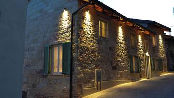 Mặt tiền nơi lưu trú