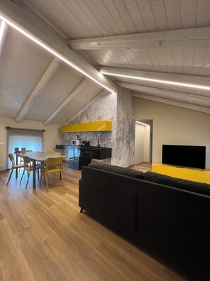 Comfort Apartment, 1 Double Bed with Sofa bed, Kitchenette, Hill View | Living area - Residenza San Rocco (Ottiglio)