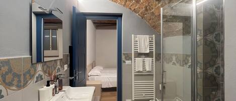Comfort Apartment, Kitchenette, Hill View | Bathroom