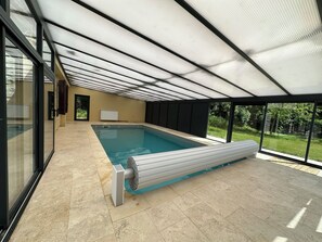 4 chambres, bureau, fer et planche à repasser, lit parapluie