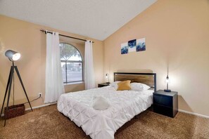 3 slaapkamers, een strijkplank/strijkijzer, wifi, beddengoed