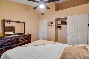 3 bedrooms, iron/ironing board, WiFi, bed sheets