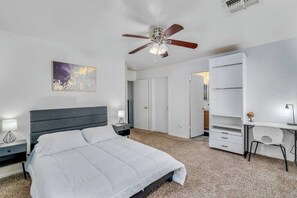 3 室のベッドルーム、アイロン / アイロン台、WiFi、ベッドシーツ