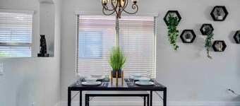 Great location! near shopping & entertainment