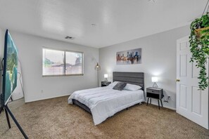 3 soverom, strykejern/-brett, wi-fi og sengetøy