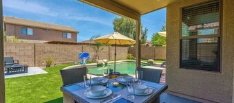 Great location! near shopping & entertainment