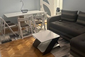 Living area - Cozy Comforts aprt in Cugir (Cugir)