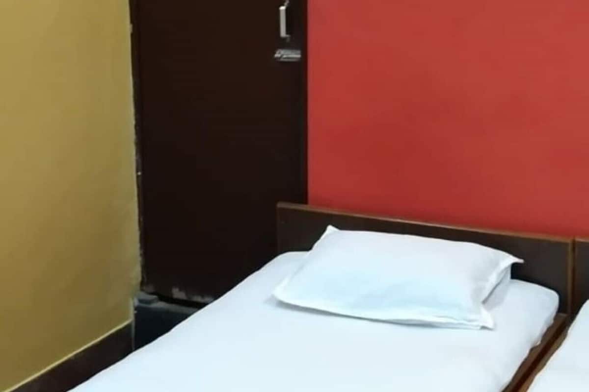 WiFi (free), bed sheets