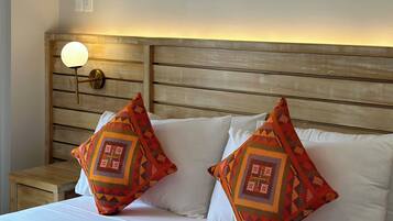 Hypo-allergenic bedding, free WiFi, bed sheets