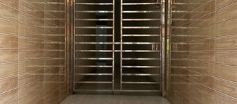 Creative Palace, Entire rental unit, 
4 guests,2 bedrooms,2 beds,2 baths