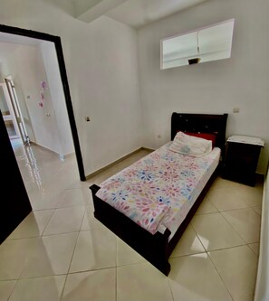 2 slaapkamers, een kluis op de kamer, een bureau