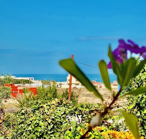 Contemporary Seaside Villa with Stunning Ocean Views