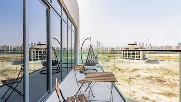 Apartamento luxo, sacada, vista para a cidade | Sacada