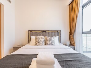 Deluxe-Apartment, Balkon, Stadtblick | 2 Schlafzimmer, Zimmersafe, Bügeleisen/Bügelbrett, kostenloses WLAN