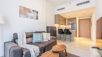 Deluxe Apartment, Balcony, City View | Living room