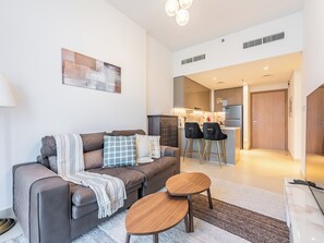Apartamento luxo, sacada, vista para a cidade | Sala de estar