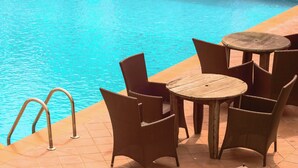Pool - Hotel Brockley Villa Near IGI Airport (New Delhi)