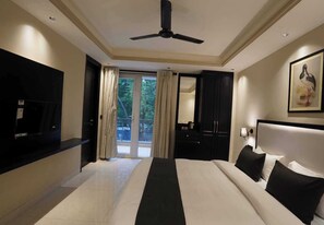 Deluxe Suite, Balcony, City View