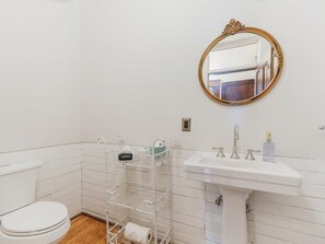 Towels, soap, shampoo, toilet paper