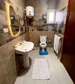 Family Room | Bathroom