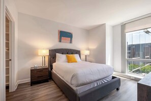 2 bedrooms, desk, iron/ironing board, WiFi