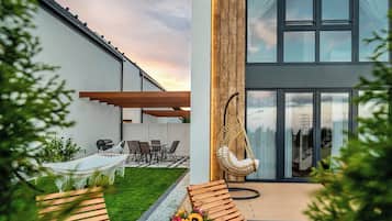 Casa familiar, 3 habitaciones, acceso a la alberca, vista al jardín | Terraza o patio