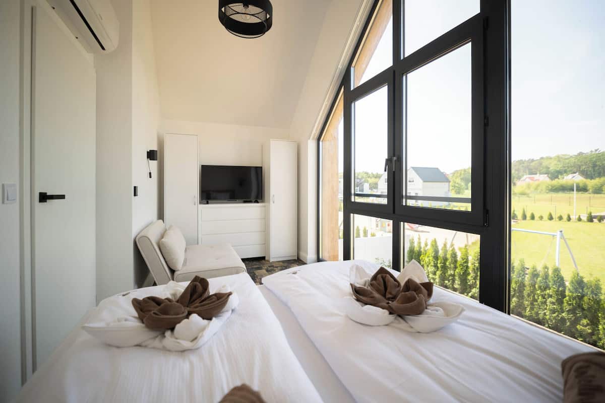 3 bedrooms, blackout curtains, iron/ironing board, free WiFi
