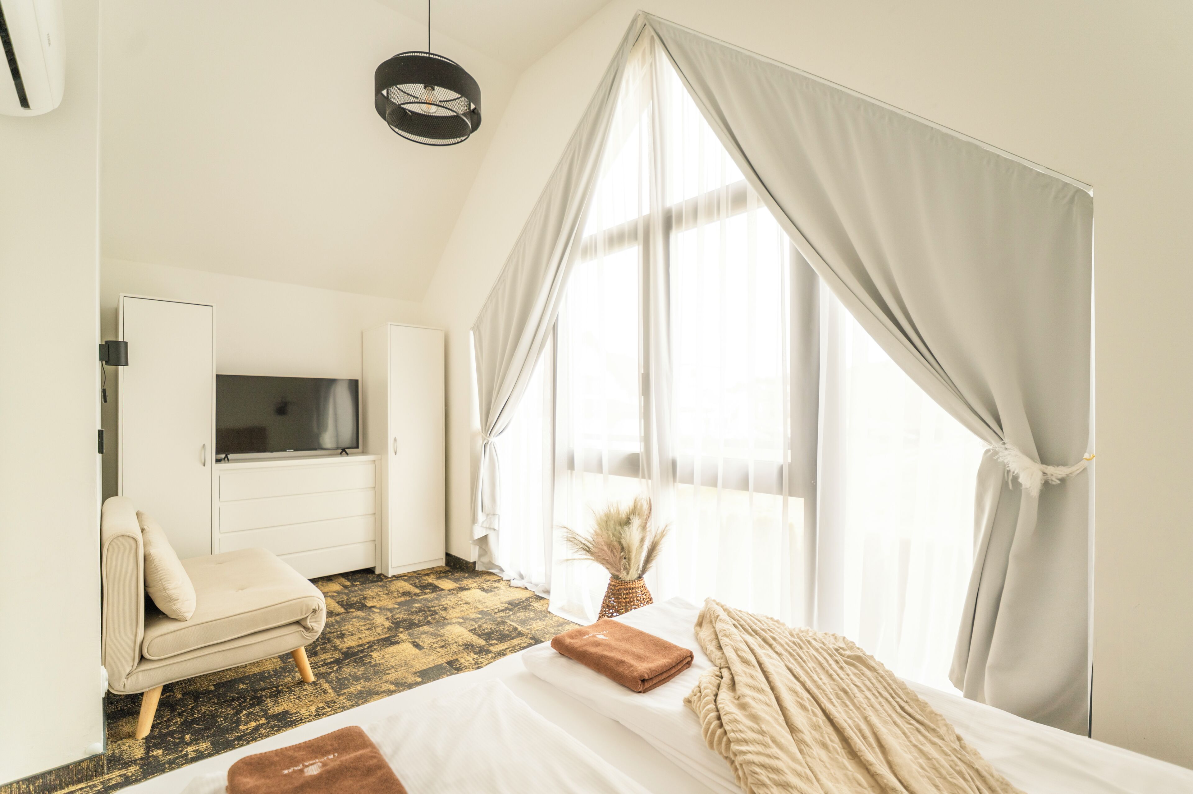 Familienhaus, 3 Schlafzimmer, Poolzugang, Gartenblick | 3 Schlafzimmer, Verdunkelungsvorhänge, Bügeleisen/Bügelbrett
