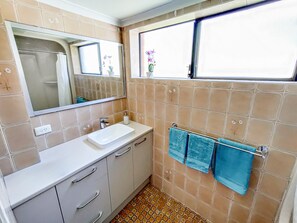 Shower, towels