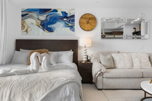 Iron/ironing board, WiFi, bed sheets