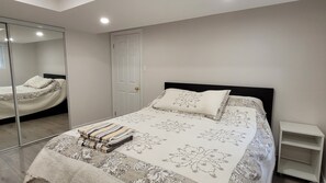 2 chambres, fer et planche à repasser, Wi-Fi, draps fournis