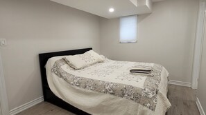 2 chambres, fer et planche à repasser, Wi-Fi, draps fournis