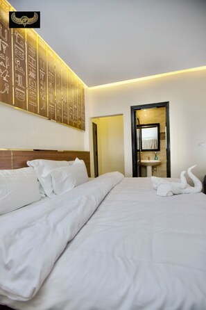 Deluxe Double Room | Desk, blackout drapes, soundproofing, iron/ironing board - Comfort Sphinx Inn (Giza)