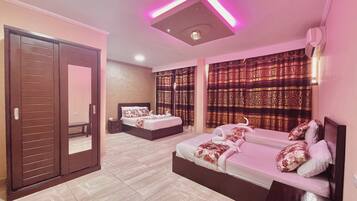 Chambre Triple Deluxe | Bureau, rideaux occultants, chambres insonorisées