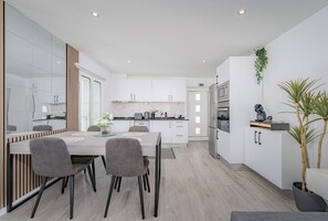 Dining - Where Serenity Meets Blue Horizons.
 (Câmara de Lobos)