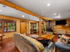 Interior - Whispering Pines: Hot Tub Retreat w Sports Court (Rhododendron)