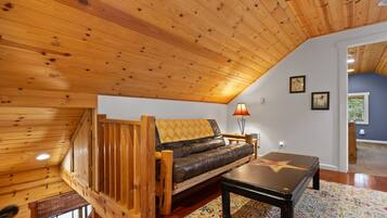 تلفزيون، مدفأة، مكتب