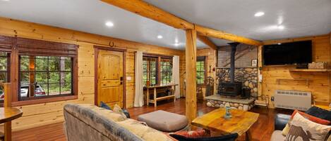 Televisión, chimenea, oficina