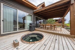 Outdoor dining - Getaway at the Wilderness Club w/ Hot Tub! (Eureka)