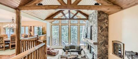 Fernseher, Kamin, DVD-Player, Stereoanlage