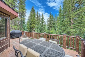 Outdoor dining - 5 BDR Forest Retreat w/ Hot Tub (Breckenridge)